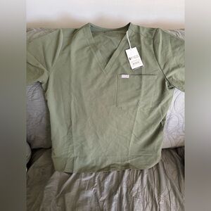 NWT! FIGS CATARINA ONE POCKET SCRUB TOP